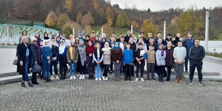 Učenici Prve osnovne škole Stolac posjetili Memorijalni centar Srebrenica-Potočari