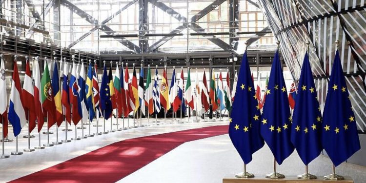 Euractiv: EU će ove sedmice dodijeliti kandidatski status Bosni i Hercegovini
