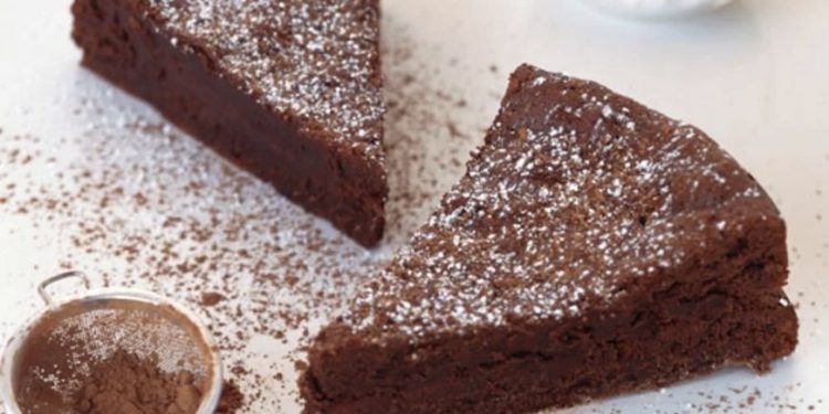 Recept za brzu, finu i jednostavnu čokoladnu tortu – gotova za samo pola sata!