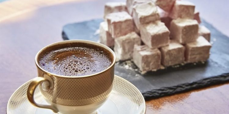 Neke osobe nikad ne bi smjele piti kafu, tvrde stručnjaci. Evo koje
