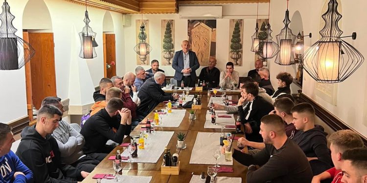 Sinoć je održan sastanak i ručak uprave, trenera i igračkog kadra prvog tima FK Iskra Stolac