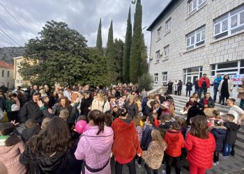 Prva osnovna škola Stolac: Održan humanitarni bazar