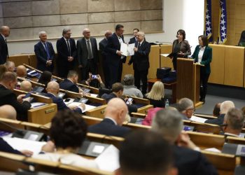 Uručeni certifikati poslanicima Predstavničkog doma Parlamenta FBiH