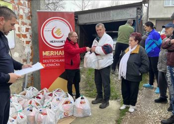 “Merhamet” Njemačke donirao 500 paketa za povratnike u RS i 550 paketića za njihovu djecu