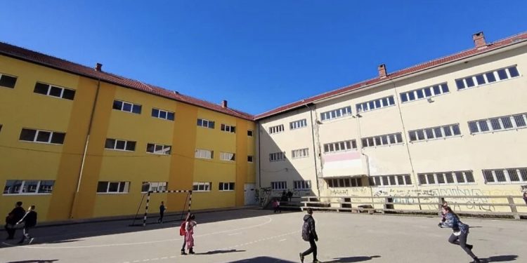Dvije škole pod jednim krovom: U Stocu za Hrvate postavljena fasada, za Bošnjake se čeka