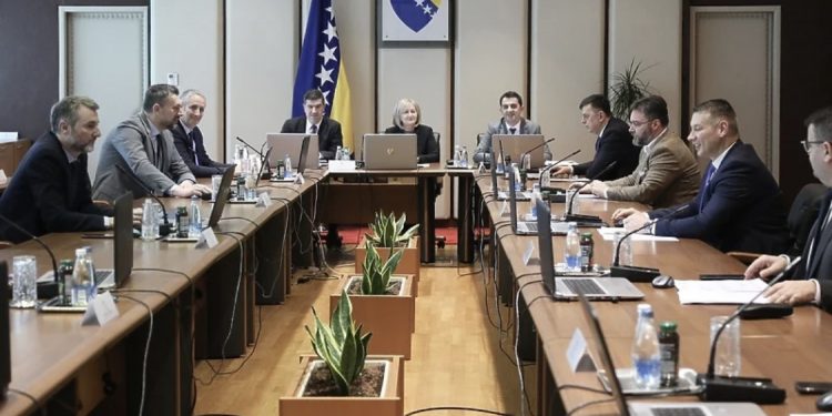 Vijeće ministara BiH danas zasjeda: Na stolu budžet, plate, regresi, ali i električni automobili