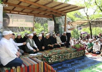 Blagajsku tekiju na Vrelu Bune ispunile hiljade vjernika: Ovo je mjesto duhovnog mira i okrijepe