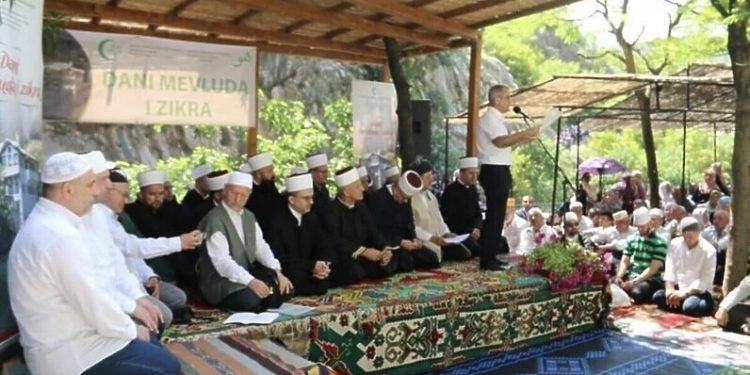 Blagajsku tekiju na Vrelu Bune ispunile hiljade vjernika: Ovo je mjesto duhovnog mira i okrijepe