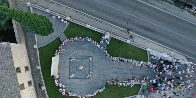 Šetnja u bijelom – Sjećanje na žrtve Srebrenice