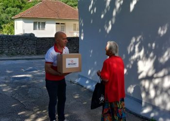 “Merhamet“ RO Mostar uručio prehrambene pakete porodicama slabijeg materijalnog stanja u Stocu