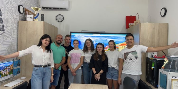 Mladi robotičari iz CERIT-a predstavljat će BiH na Međunarodnoj robotičkoj olimpijadi u Singapuru