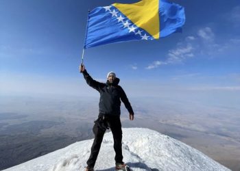 Članovi GSS osvojili Ararat: Zastava Bosne i Hercegovine se zavijorila na 5.137 metara visine