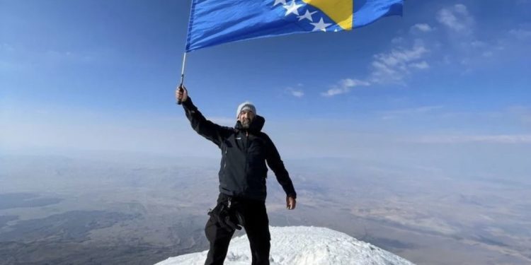 Članovi GSS osvojili Ararat: Zastava Bosne i Hercegovine se zavijorila na 5.137 metara visine