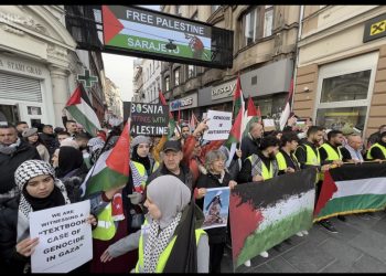 Hiljade ljudi šetali Baščaršijom i Ferhadijom kao podrška Gazi: Sarajevo razumije, BiH je uz Palestinu