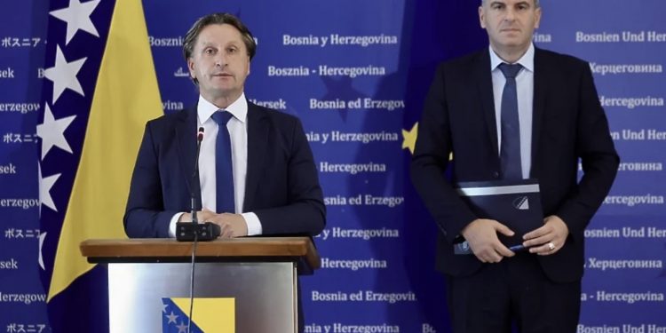 Zastupnici Smajić i Emrić: BiH izgubila kontrolu nad svojim zračnim prostorom, a nadležni šute