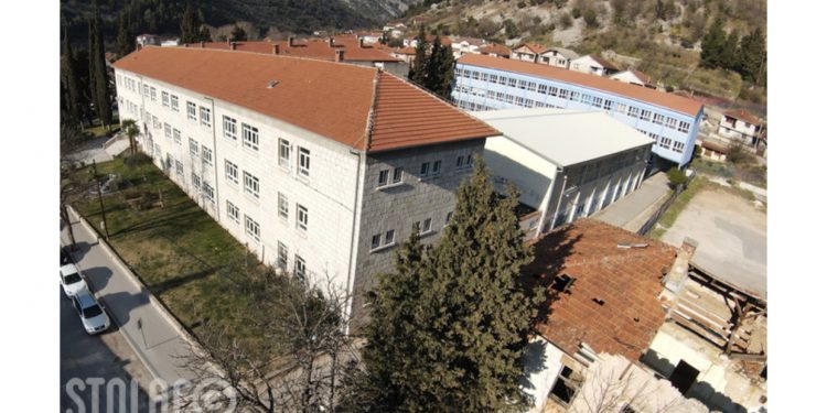 Stolac: U blizini škole pronađena torbica s novcem