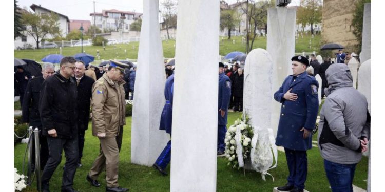 Delegacije položile cvijeće na Mezarju ‘Kovači’ i mezaru Alije Izetbegovića