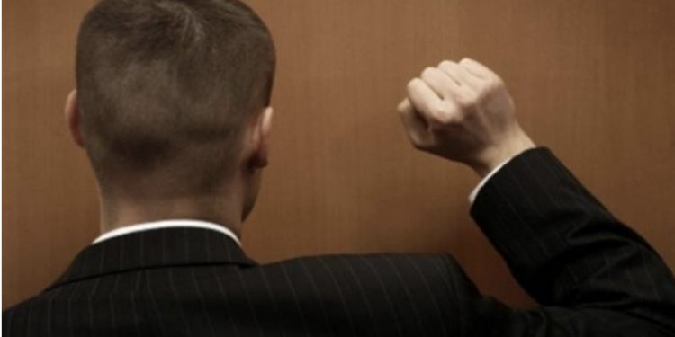 Stočani oprez: Nepoznati muškarac ide po kućama i traži novce