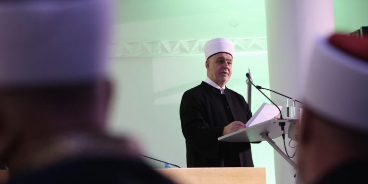 Reis Kavazović: Narod koji je preživio genocid ne bi smio dozvoliti da drugi odlučuju o njegovoj sigurnosti