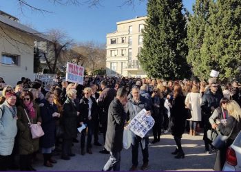 Mostar: Protestna šetnja korisnika budžetskih sredstava HNK, traže povećanje osnovice plate