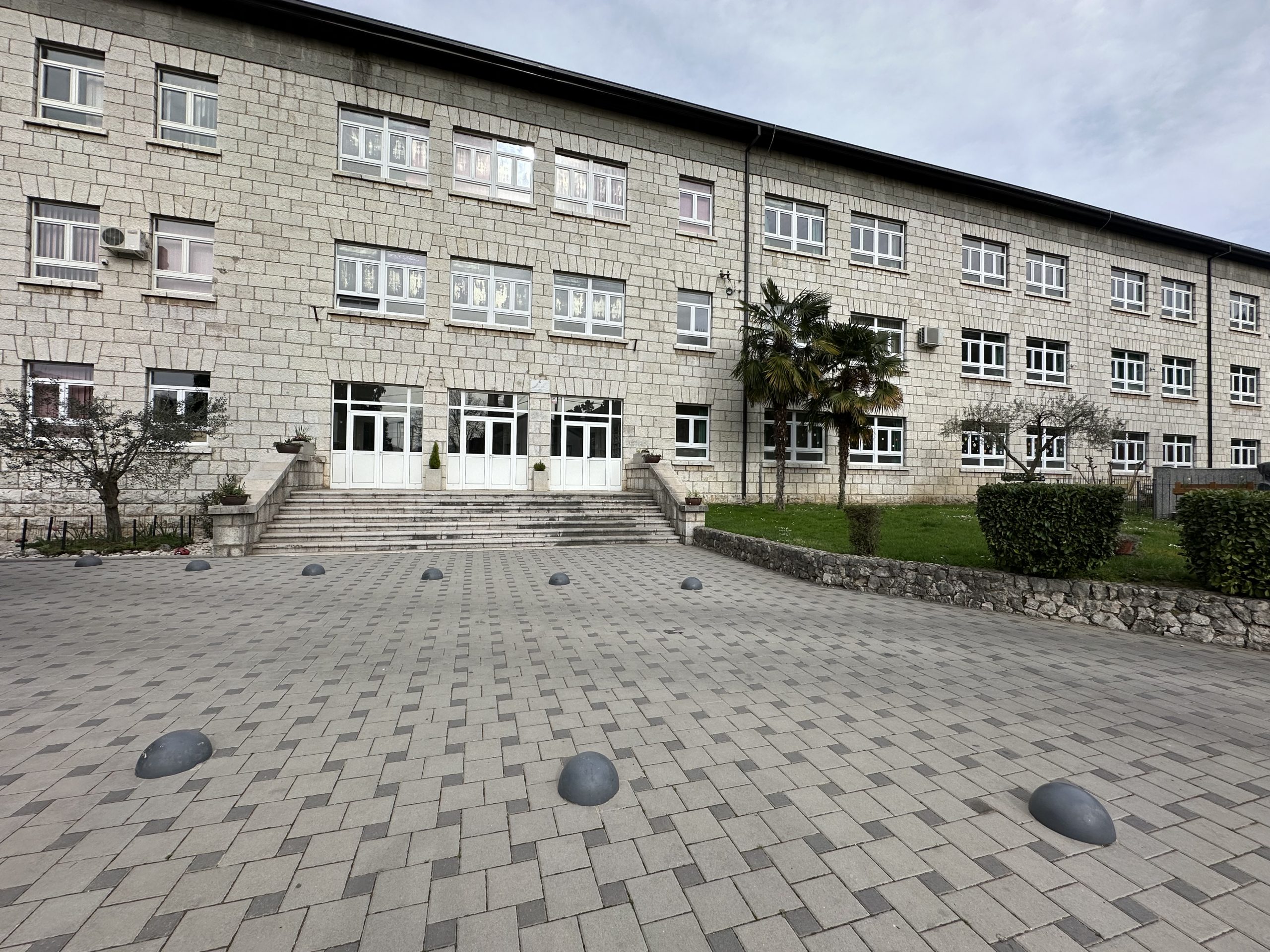 𝐔 𝐏𝐫𝐯𝐨𝐣 𝐨𝐬𝐧𝐨𝐯𝐧𝐨𝐣 𝐬̌𝐤𝐨𝐥𝐢 𝐒𝐭𝐨𝐥𝐚𝐜 𝐨𝐝𝐫𝐳̌𝐚𝐧𝐨 𝐬̌𝐤𝐨𝐥𝐬𝐤𝐨 𝐭𝐚𝐤𝐦𝐢𝐜̌𝐞𝐧𝐣𝐞 𝐢𝐳 𝐦𝐚𝐭𝐞𝐦𝐚𝐭𝐢𝐤𝐞