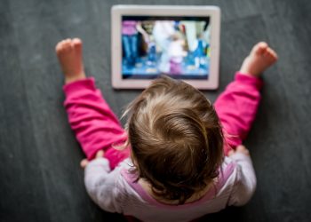 Sve više jezičko-govornih smetnji kod djece, stručnjaci upozorili: Ekranizacija je vodeći uzrok