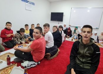 U džematu Pješivac upriličen je iftar za učenike mektebske nastave