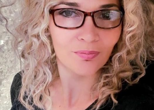 Predstavljamo vam članicu Udruženja književnica i ljubitelja umjetnosti “Žena sa knjigom” našu Stočanku Adisu (Hodžić) Bostandžić.