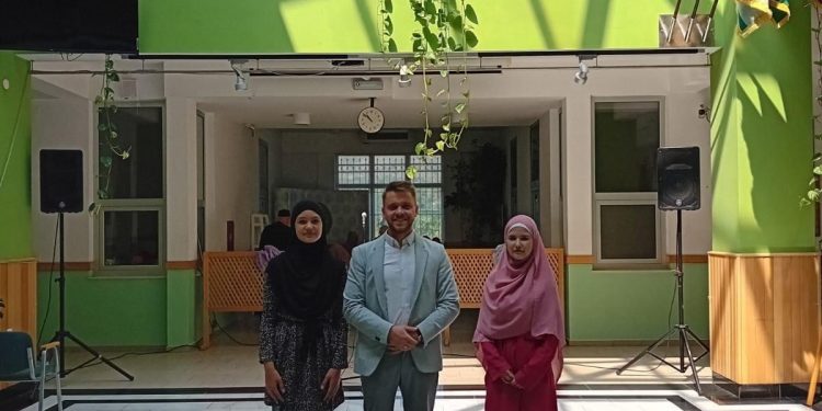 Prvo mjesto na nivou muftiluka i plasman na finalno takmičenje na nivou rijaseta osvojila Amina Šetka