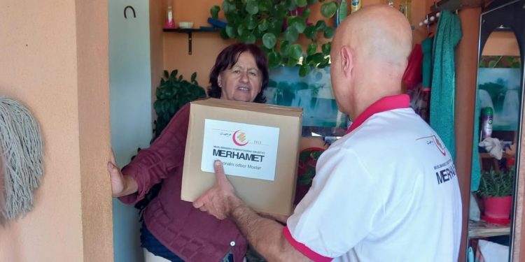 Iz Merhameta RO Mostar posjetili Stolac i uručili prehrambeno- higijenske pakete