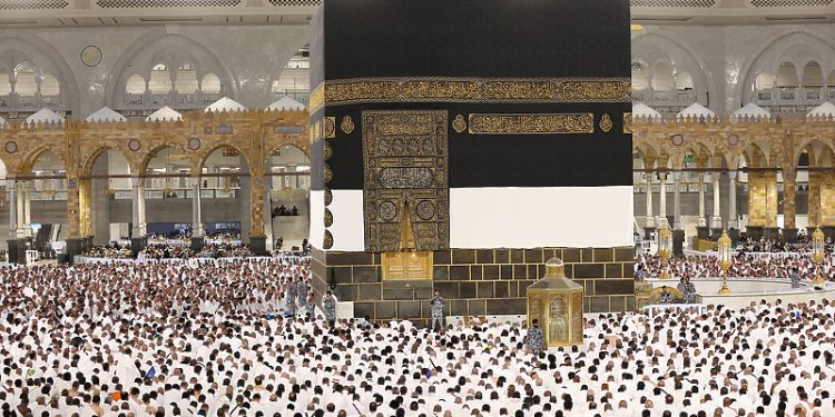 Više od dva miliona muslimana obavilo hadž, 2.225 hadžija iz BiH