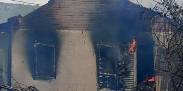 U požaru u Čapljini jedna kuća u potpunosti izgorjela