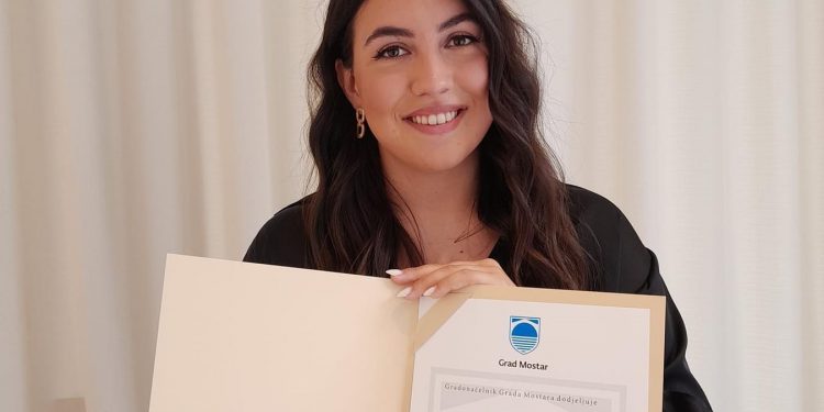 Stočanka Lamija Turajlić učenica je generacije u JU Srednja politehnička škola Mostar