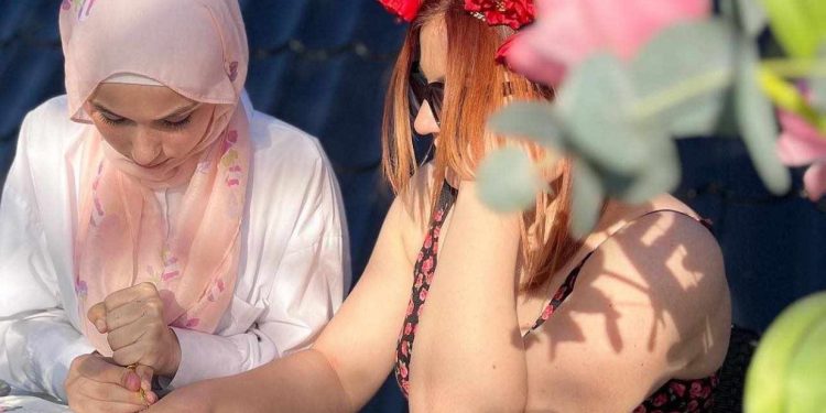 Mlada umjetnica iz Srebrenika: Zehra Selimović kroz crtanje kanom spojila tradiciju i modernu umjetnost