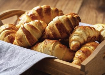Trik je u jednostavnijem premazivanju tijesta: Recept za najbrže domaće kroasane