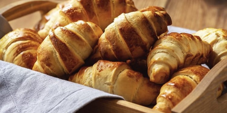 Trik je u jednostavnijem premazivanju tijesta: Recept za najbrže domaće kroasane