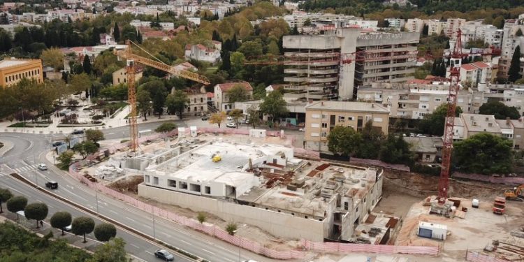 Kakve se drame igraju iza građevinskih zastora sporne zgrade Hrvatskog narodnog kazališta