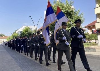 Vojnici Vojske Srbije u uniformama marširali Prijedorom, Dodik poručio: “Konačno”