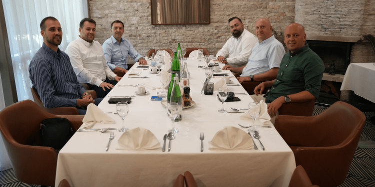 PRIJATELJSKI RADNI RUČAK PREDSTAVNIKA FK VELEŽ I FK ŽELJEZNIČAR