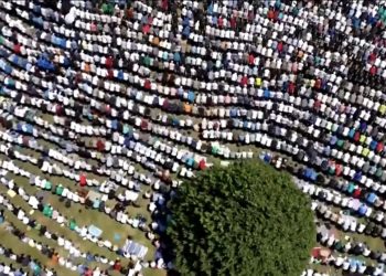 Hiljade ljudi klanjalo dženazu žrtvama genocida u Srebrenici, pogledajte prizore iz zraka