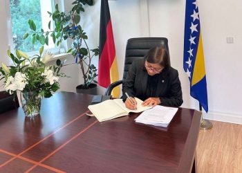U Ambasadi BiH u Berlinu otvorena knjiga žalosti povodom 29. godišnjice genocida u Srebrenici