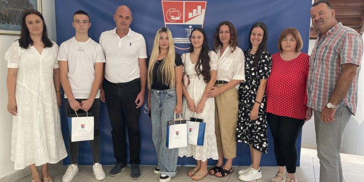 Gradonačelnik Bošković ugostio učenike generacije osnovnih i srednjih škola