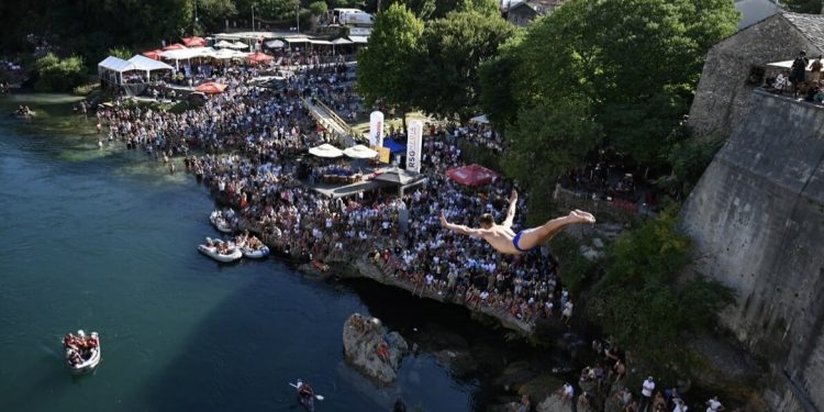 Briljantni Vedad Dedić i Emel Tiro pobijedili na 458. skokovima sa Starog mosta