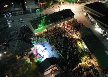 U sklopu manifestacije Dani stolačkih džamija održan koncert duhovne muzike u izvedbi Armina Muzaferije, Aziza Alilija i Ansambla Mesudije