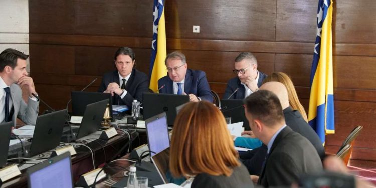 Vlada FBiH nabavila 19 novih automobila: Nikšiću Touareg, a Bradari Audi