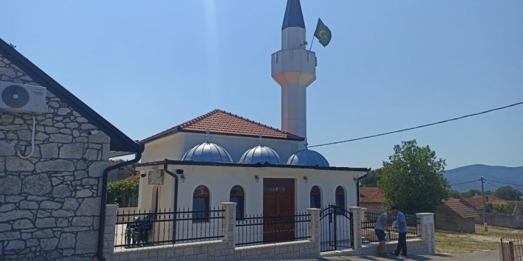 Godina dana nakon otvaranja džamije u Neumu: Krivi što udišu hercegovački zrak?!