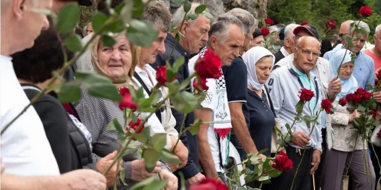 Obilježena 32. godišnjica strijeljanja logoraša na Korićanskim stijenama