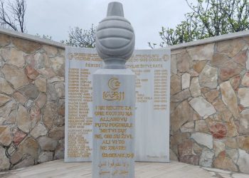 Cvijeće u Neretvu kao podsjetnik na neprocesuirani zločin u Raštanima