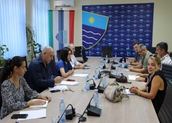 Premijerka Buhač i ministar Velagić sa sindikatima obrazovanja