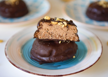 FITNESS RECEPT: KEKSI BEZ PEČENJA S KREMOM OD KIKIRIKIJA I ČOKOLADOM